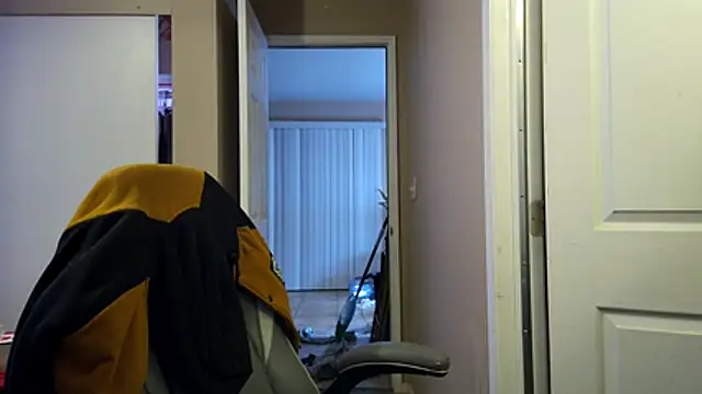 Huntzg23 online show from April 17, 4:37 am