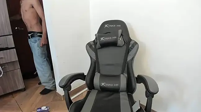 Snapshot of twink_latino5 chatting on February 3, 7:42 pm twink latino5 online show from February 3, 7:42 pm