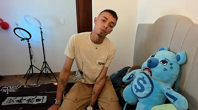 Snapshot of twink_latino5 chatting on December 21, 2:09 am twink latino5 online show from December 21, 2:09 am