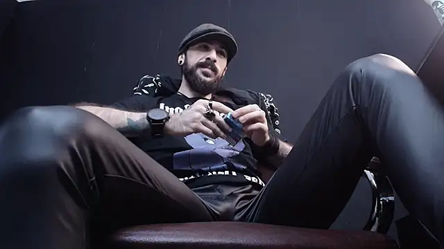 AxelColton online show from February 4, 6:25 am