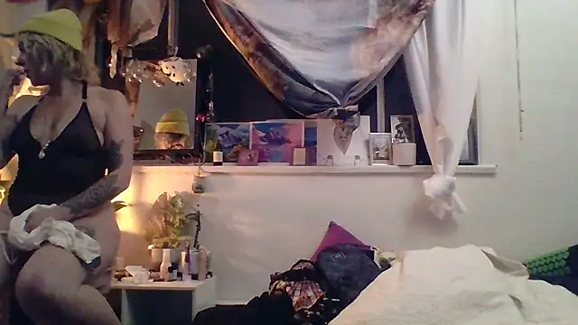 SilverandFox online show from November 5, 11:56 am