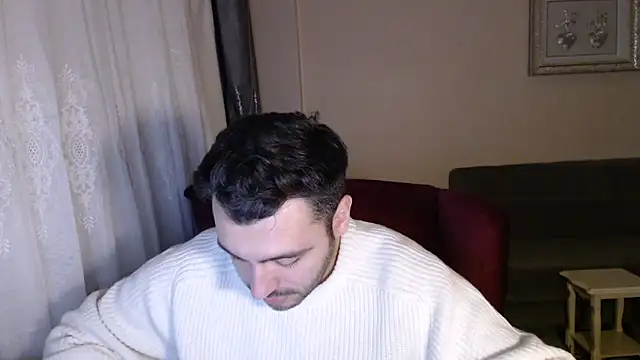 handsomeee04 online show from December 18, 9:11 pm