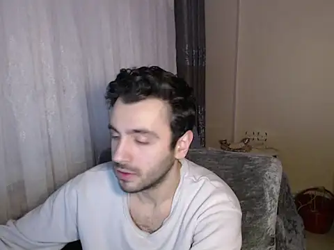 handsomeee04 online show from April 13, 10:32 pm