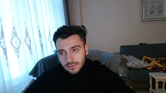 handsomeee04 online show from December 14, 5:47 am