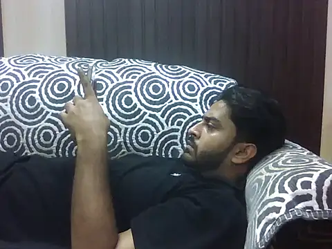 indihotguy online show from October 4, 10:42 am