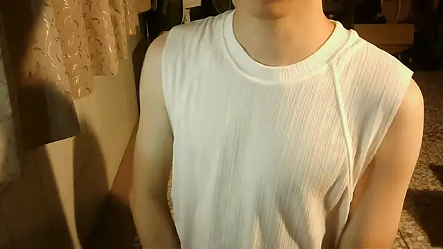 KYU890428 online show from April 16, 5:35 pm