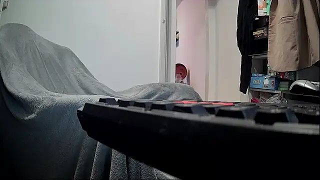 onesieboyx online show from December 4, 3:30 pm