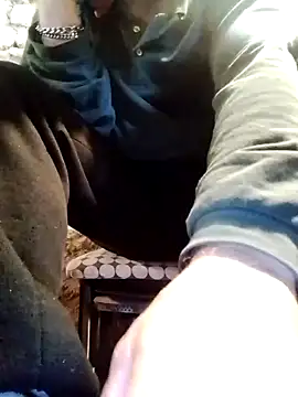 Snapshot of aigledauphin chatting on October 24, 10:39 am aigledauphin online show from October 24, 10:39 am