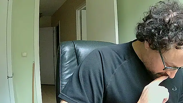 littlehairyman online show from October 31, 8:07 am