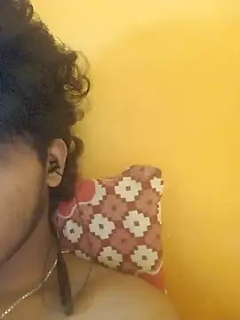 CosmicEmuu online show from November 16, 11:01 am