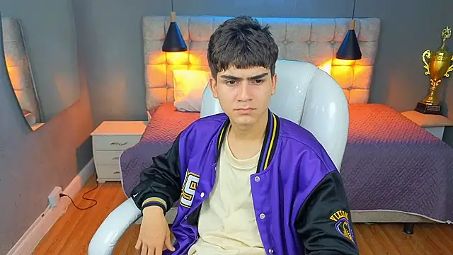 Tommy18   online show from March 14, 7:15 am