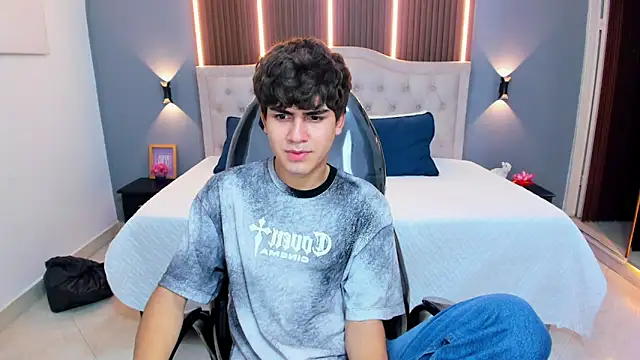 Tommy18   online show from April 8, 3:51 am