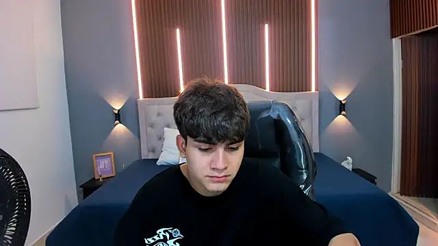 Tommy18   online show from September 17, 3:40 am