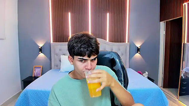 Tommy18   online show from November 6, 4:26 am