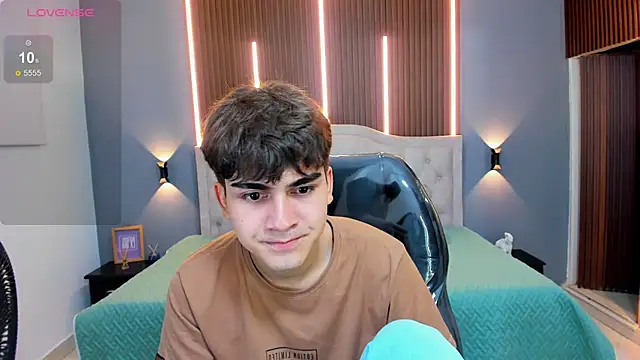 Tommy18   online show from September 12, 4:01 am