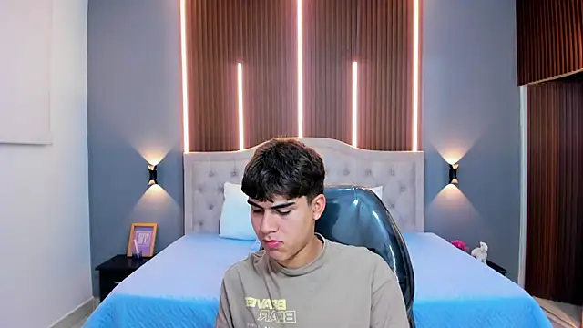 Tommy18   online show from November 8, 4:48 am