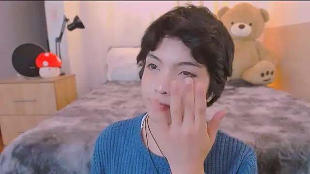 AllanYong18 online show from March 20, 5:44 am