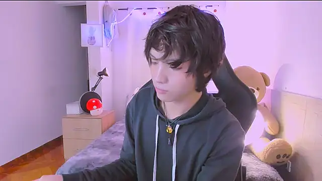 AllanYong18 online show from April 17, 7:11 am