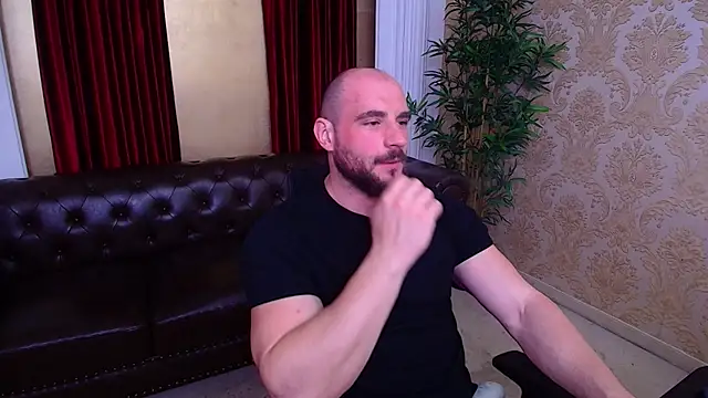 AdamJamesonn online show from April 10, 6:31 am