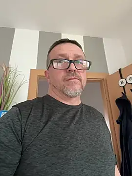 pawprzy online show from February 8, 1:33 pm