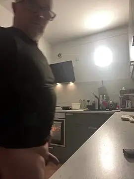 pawprzy online show from February 3, 5:35 pm