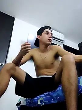 Latinos 2001 online show from January 25, 5:07 am