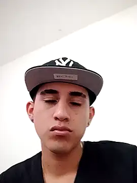 Latinos 2001 online show from January 17, 2:18 pm