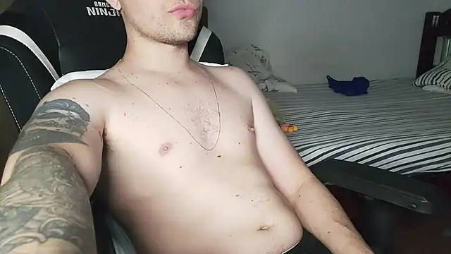 Snapshot of Dyllan__ chatting on October 16, 10:07 pm Dyllan   online show from October 16, 10:07 pm