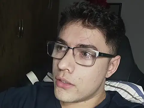 Snapshot of Dyllan__ chatting on October 12, 2:16 am Dyllan   online show from October 12, 2:16 am