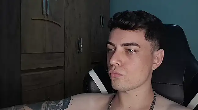 Snapshot of Dyllan__ chatting on January 23, 9:50 pm Dyllan   online show from January 23, 9:50 pm