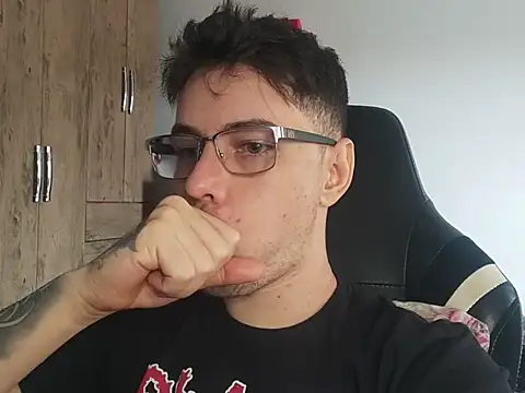 Snapshot of Dyllan__ chatting on October 10, 1:49 pm Dyllan   online show from October 10, 1:49 pm