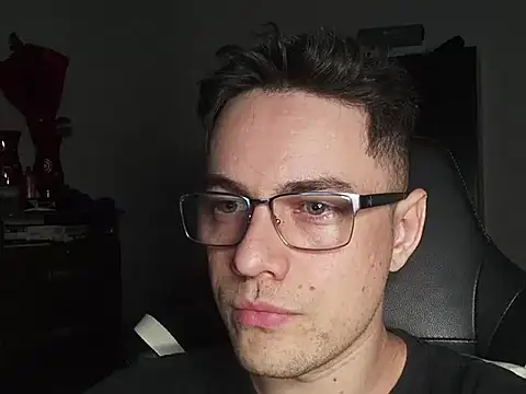 Snapshot of Dyllan__ chatting on October 22, 2:59 am Dyllan   online show from October 22, 2:59 am