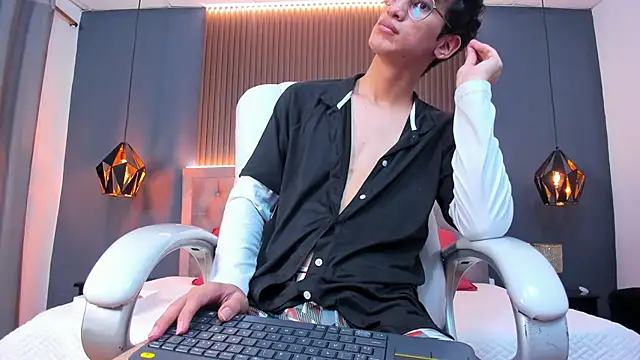 Cum hunters online show from September 24, 3:39 am