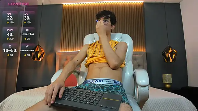 Cum hunters online show from October 4, 3:55 am