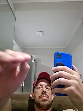 Snapshot of uberdot chatting on October 18, 9:42 pm uberdot online show from October 18, 9:42 pm