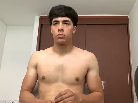 Snapshot of max_ryderr chatting on February 4, 8:17 pm max ryderr online show from February 4, 8:17 pm