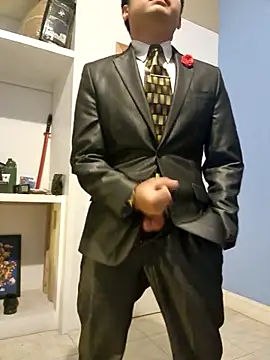 Hombre de traje online show from November 1, 6:39 am