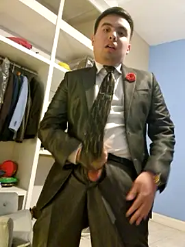 Hombre de traje online show from January 29, 7:57 am