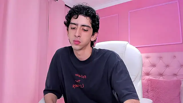 Alezzandro  online show from February 3, 2:13 pm