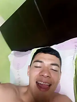 andresiito203 online show from February 8, 4:47 am