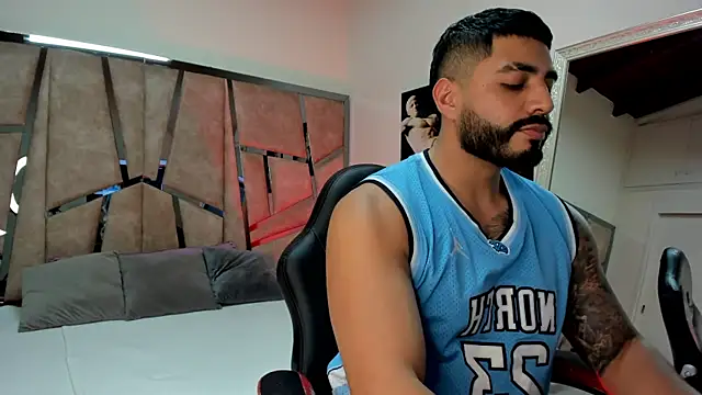 LeandroRusso online show from February 10, 8:10 pm