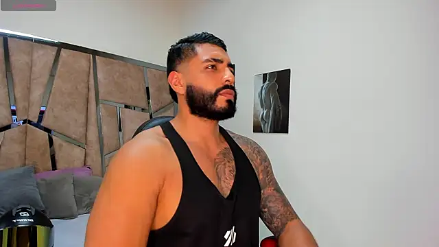 LeandroRusso online show from March 18, 8:48 pm