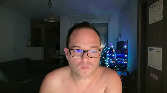 Funnyjul31 online show from December 3, 5:52 pm