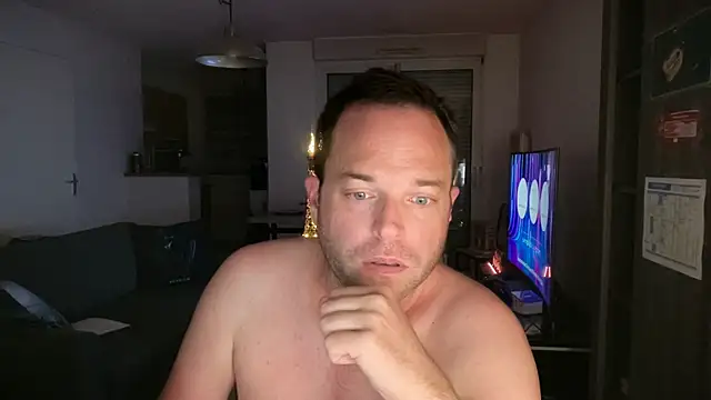 Funnyjul31 online show from April 21, 4:46 pm