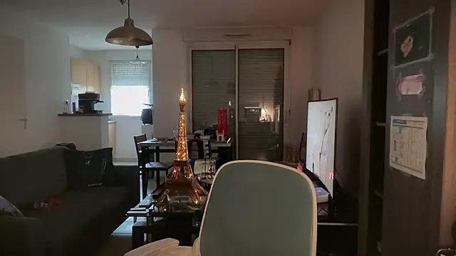 Funnyjul31 online show from April 19, 6:10 pm