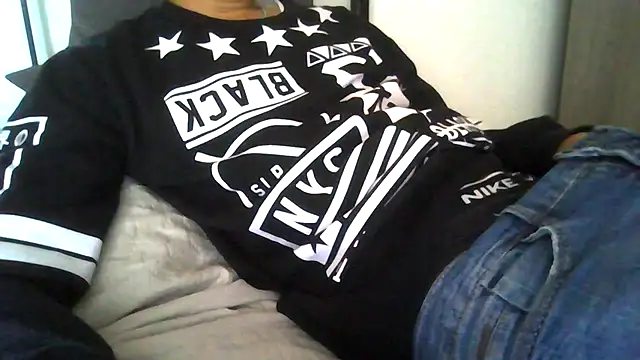 Snapshot of tommyboyteen chatting on October 29, 12:52 pm tommyboyteen online show from October 29, 12:52 pm