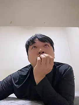 Snapshot of offwhite777 chatting on February 4, 8:46 am offwhite777 online show from February 4, 8:46 am