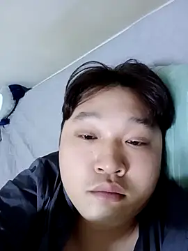 Snapshot of offwhite777 chatting on March 1, 12:12 pm offwhite777 online show from March 1, 12:12 pm