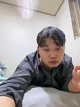 Snapshot of offwhite777 chatting on February 20, 9:33 am offwhite777 online show from February 20, 9:33 am