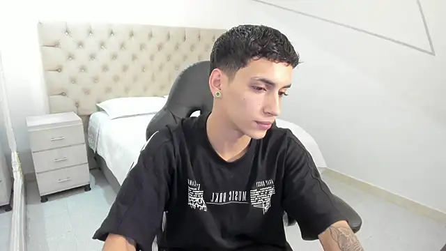 JhoanLeandro online show from October 4, 5:56 am